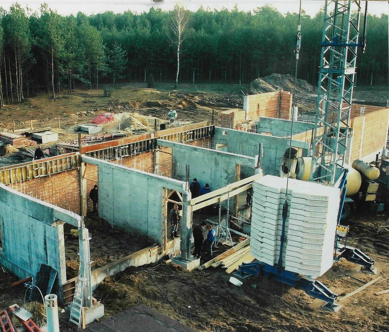 Budowa Centralnej Stacji Kontroli Emisji Radiowych - widok fundamentów oraz pierwszej kondygnacji budynku